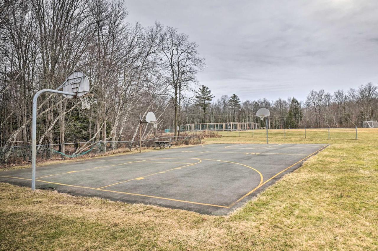 Poconos Vacation Home Walk To Locust Lake! Pocono Lake Exterior foto